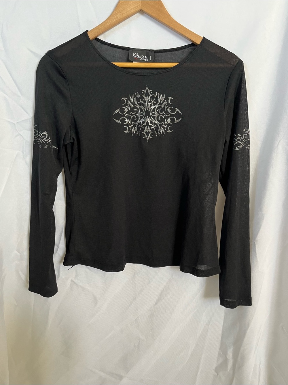 Vie ta vie-  Black Long Sleeve Mesh Tee with Silver Medallion Design